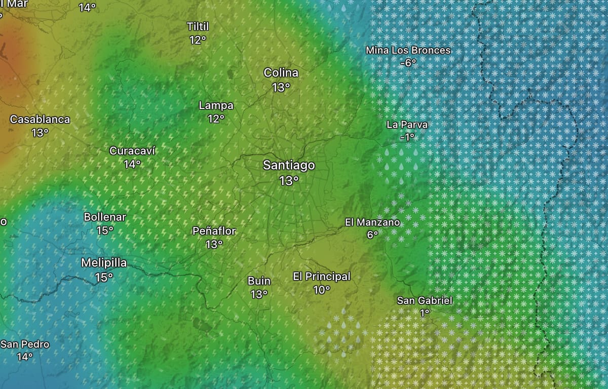 Desde las 16:00 horas comenzará el período de mayor intensidad en el centro de Santiago. Foto: Windy.