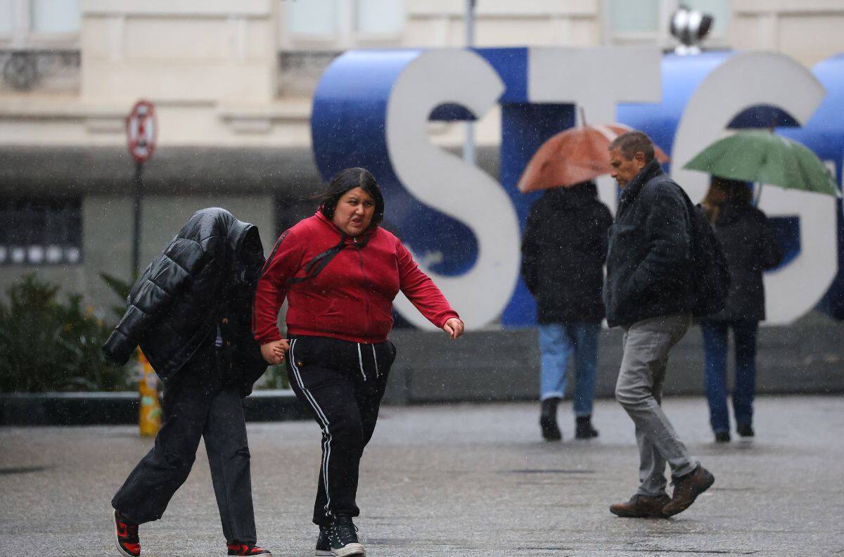 Tras un miércoles de tregua en la capital: ¿cuándo vuelve a llover en Santiago?