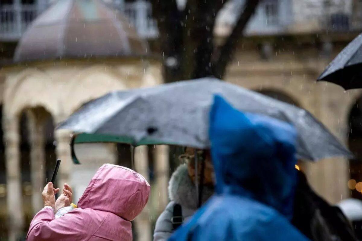 A esta hora podría comenzar a llover en la Región Metropolitana.
Créditos: Aton.
