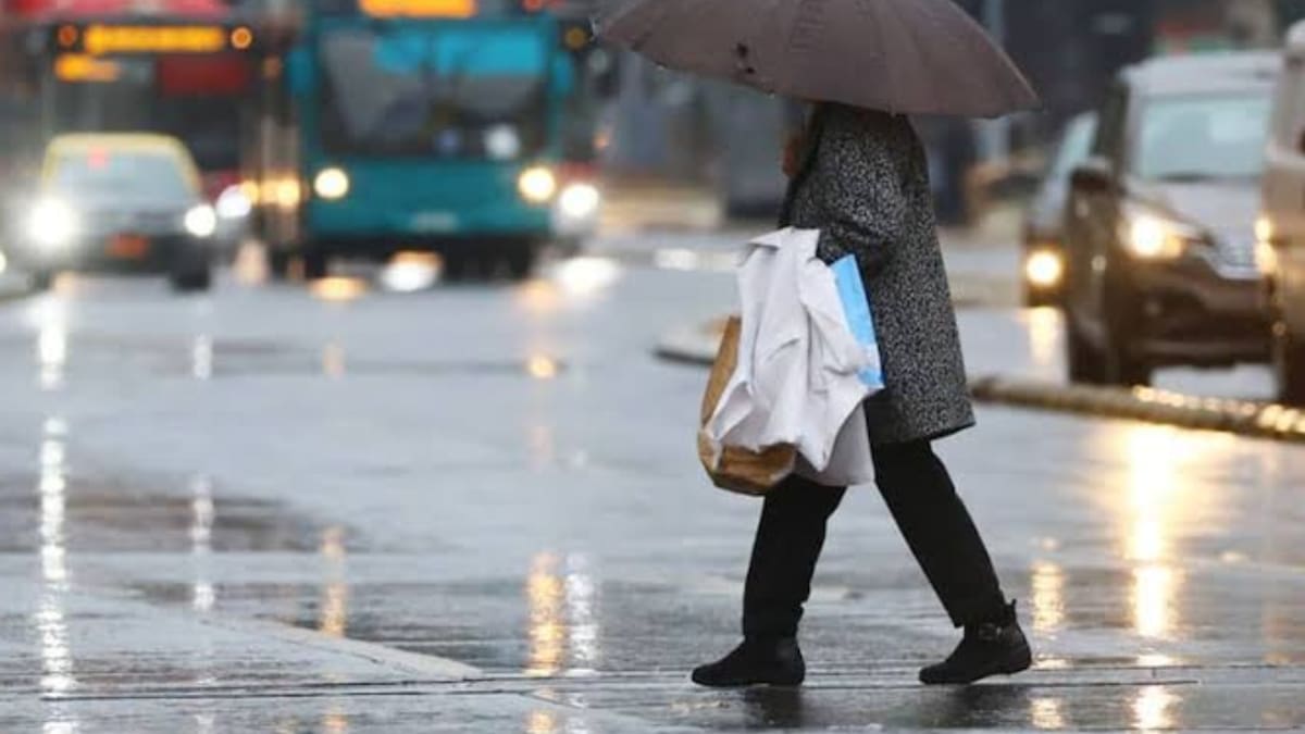 VIDEO | Usuarios de redes sociales reportan intensa lluvia en Santiago y fuertes ráfagas de viento