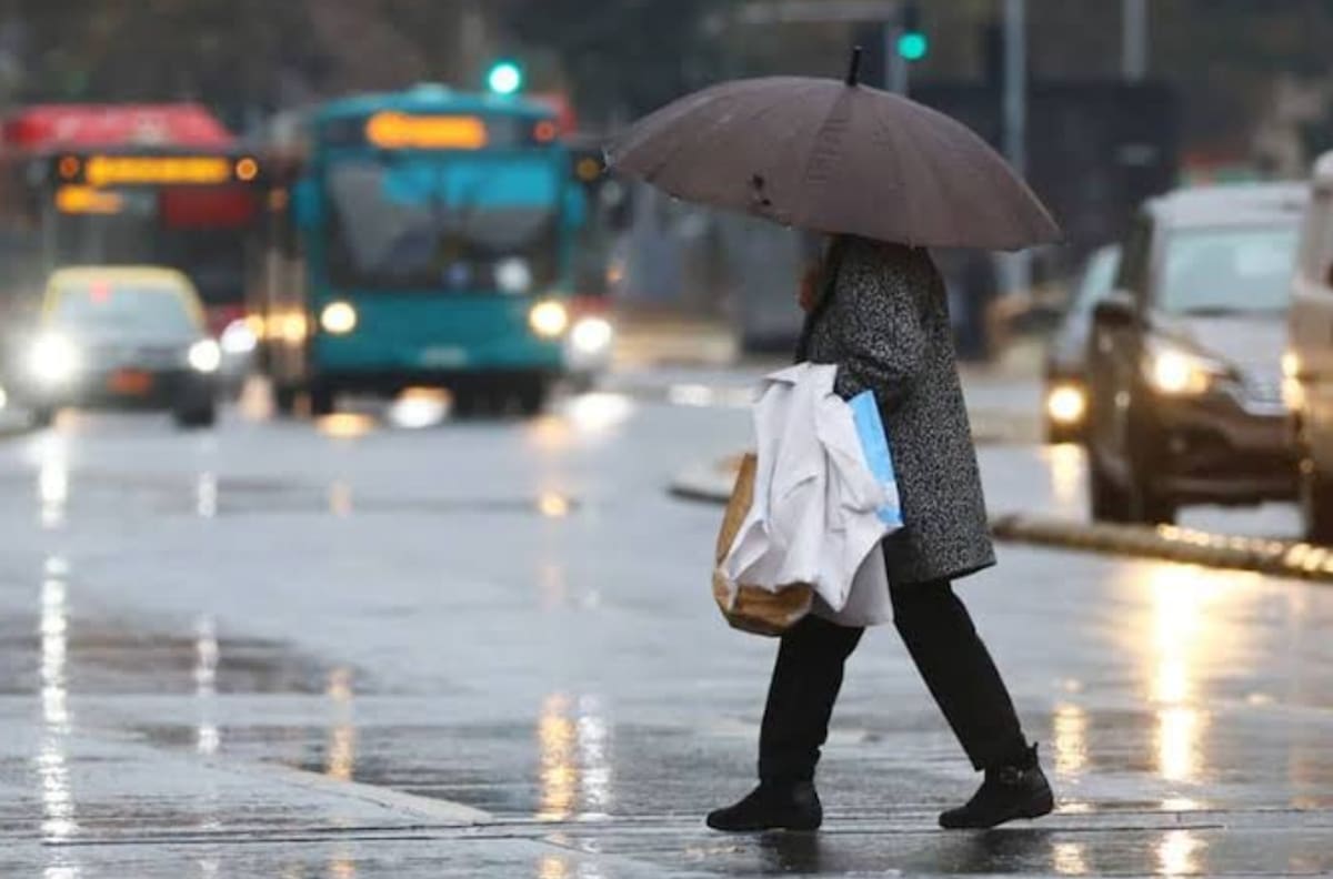 VIDEO | Usuarios de redes sociales reportan intensa lluvia en Santiago y fuertes ráfagas de viento