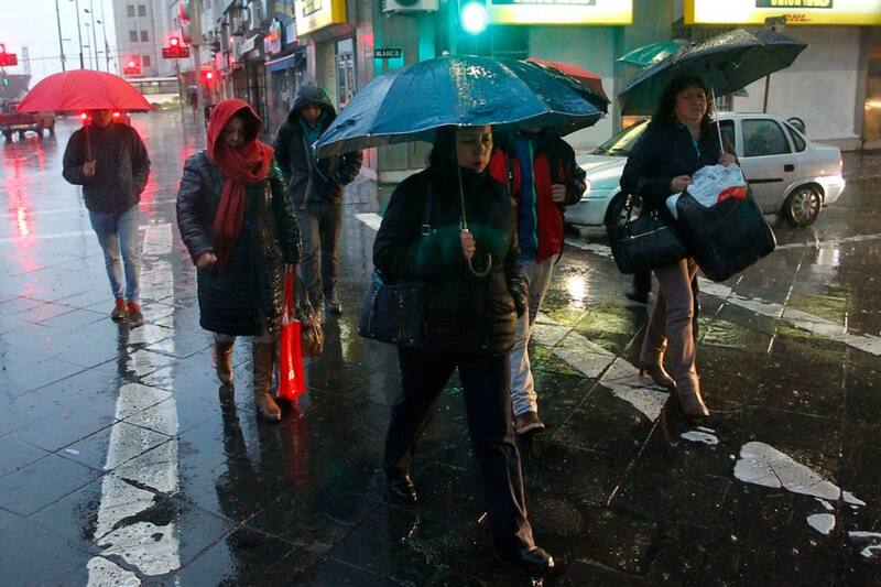 Este día llegará el agua a la capital, según el nuevo pronóstico del tiempo entregado por Iván Torres.
Créditos: Aton.