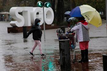 “Habrá dos pulsos”: Meteorólogo Eduardo Sáez informó cuándo se producirán los momentos de mayor lluvia en Santiago