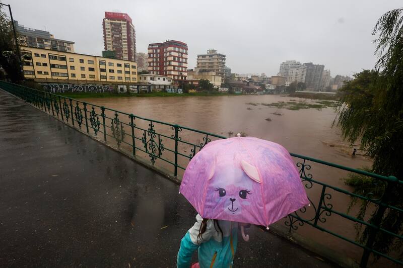 El Estero Marga Marga está generando un gran caudal producto de las precipitaciones en la Ciudad jardín.