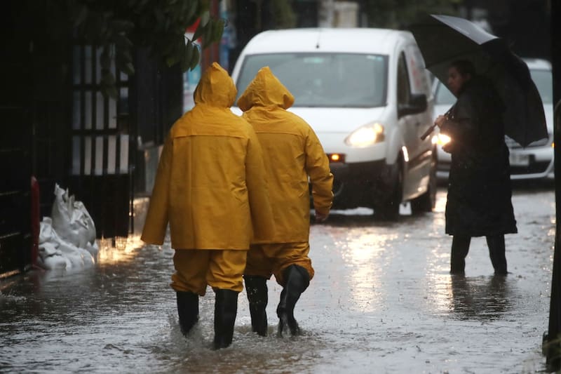 Ante la intensidad del evento, la DMC emitió una alerta meteorológica preventiva en las zonas afectadas. Créditos: Aton Chile.