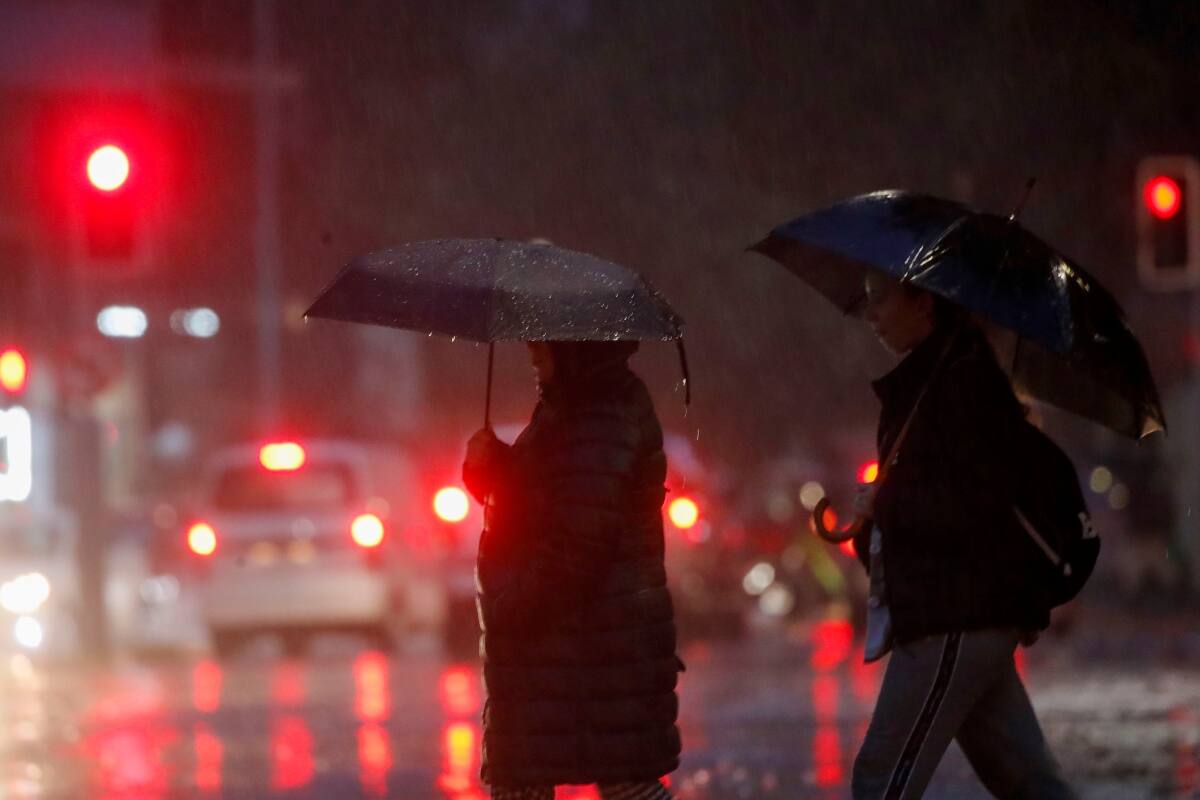 A esta hora comenzará a llover en la Región Metropolitana.