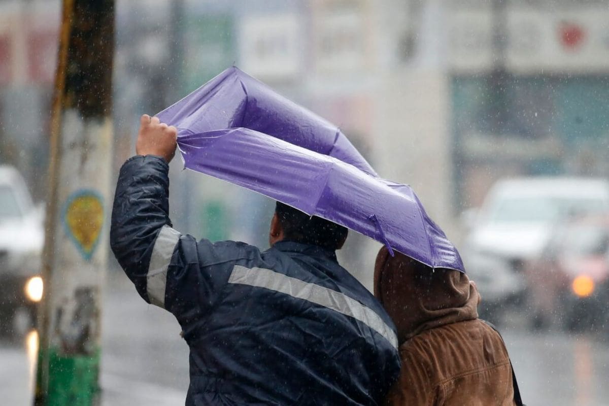Según lo informado por la entidad, podrían caer hasta 40 milímetros de agua en algunos sectores durante el fin de semana. Créditos: Aton Chile.