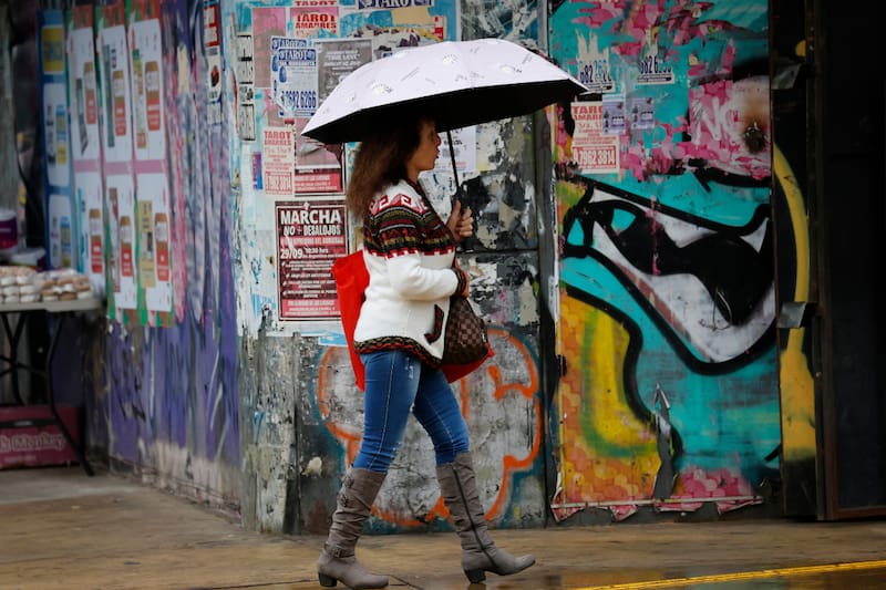 Durante el fin de semana, las precipitaciones se hicieron sentir en la zona central acompañadas de cielos nublados y tormentas eléctricas. Créditos: Raul Zamora/Aton Chile.