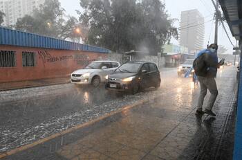 VIDEO | Fuertes lluvias en Alto del Carmen dejan a al menos 100 personas aisladas