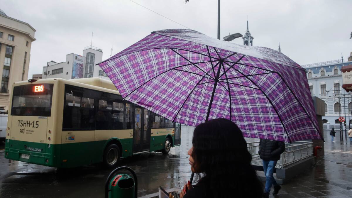 Incluyendo a la Región Metropolitana: Dos sistemas frontales dejarán lluvias en varias regiones del país durante Fiestas Patrias
