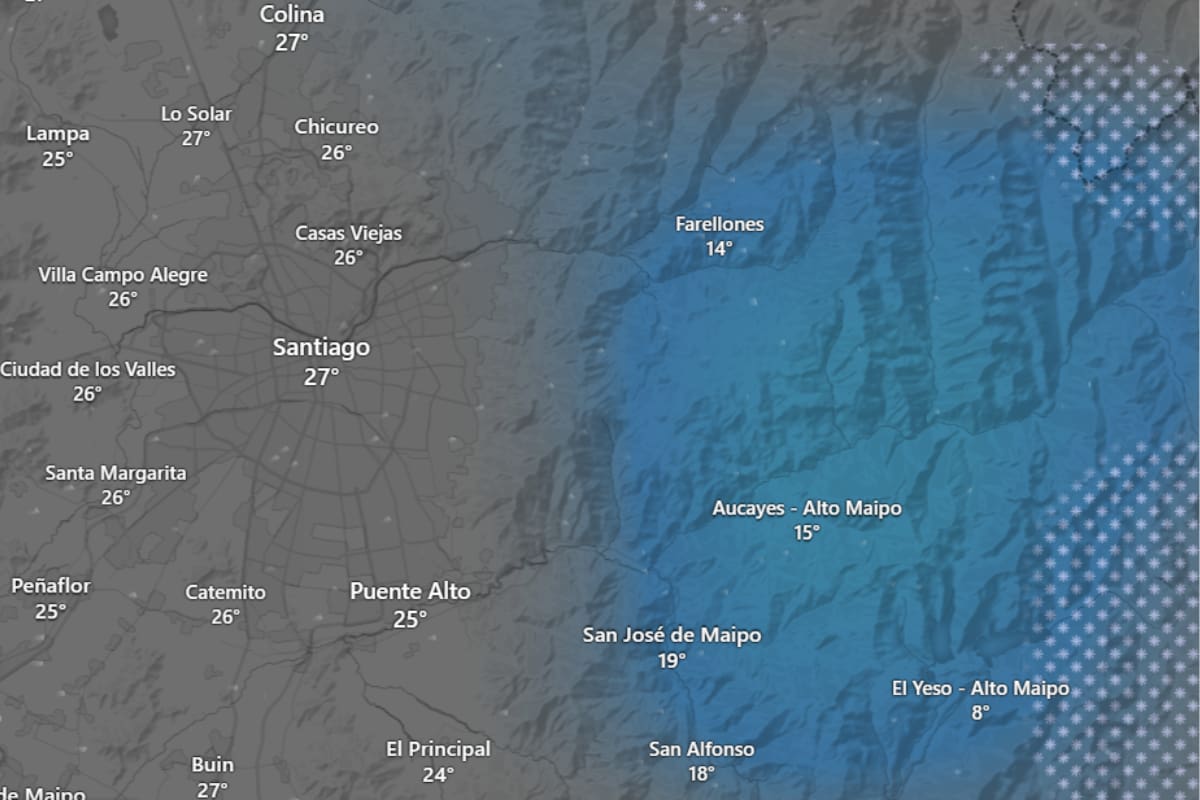 El primer pulso de agua caería durante este martes en la zona central. Créditos: Windy.