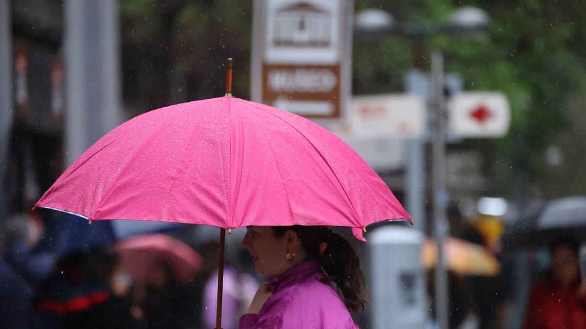 Tras ola de calor: Lluvias volverían a Santiago durante este día de la próxima semana