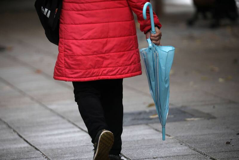De acuerdo al experto, las lluvias se desarrollarán con intermitencia en la capital a contar de la tarde de este sábado.