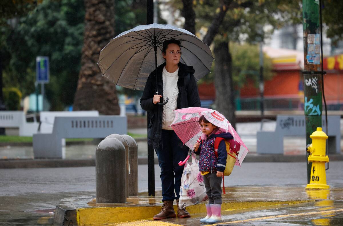 Vuelta a clases será con lluvias en la zona centro-sur de Chile: estos serán los sectores afectados