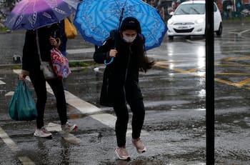 “Habrá de todo”: Meteorólogo Eduardo Sáez confirma sistema frontal con nieve y lluvia este fin de semana