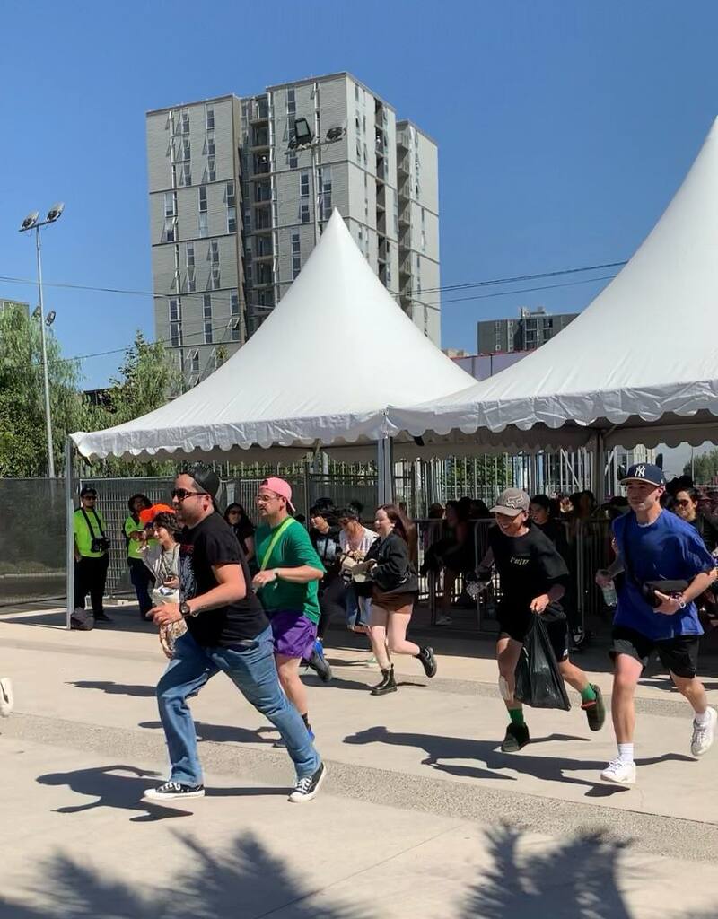 Entre caos y con retraso, Lollapalooza Chile 2024 abrió sus puertas. Créditos: TiempoX