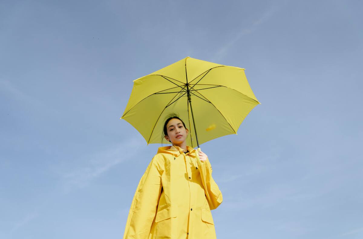 Luce espectacular con estos looks para los días lluviosos