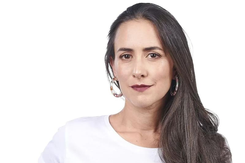 tuvo un radical cambio de look.