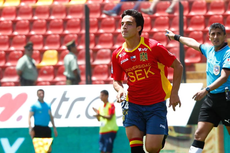 El mediocampista firmó su carta de nacionalización ecuatoriana.