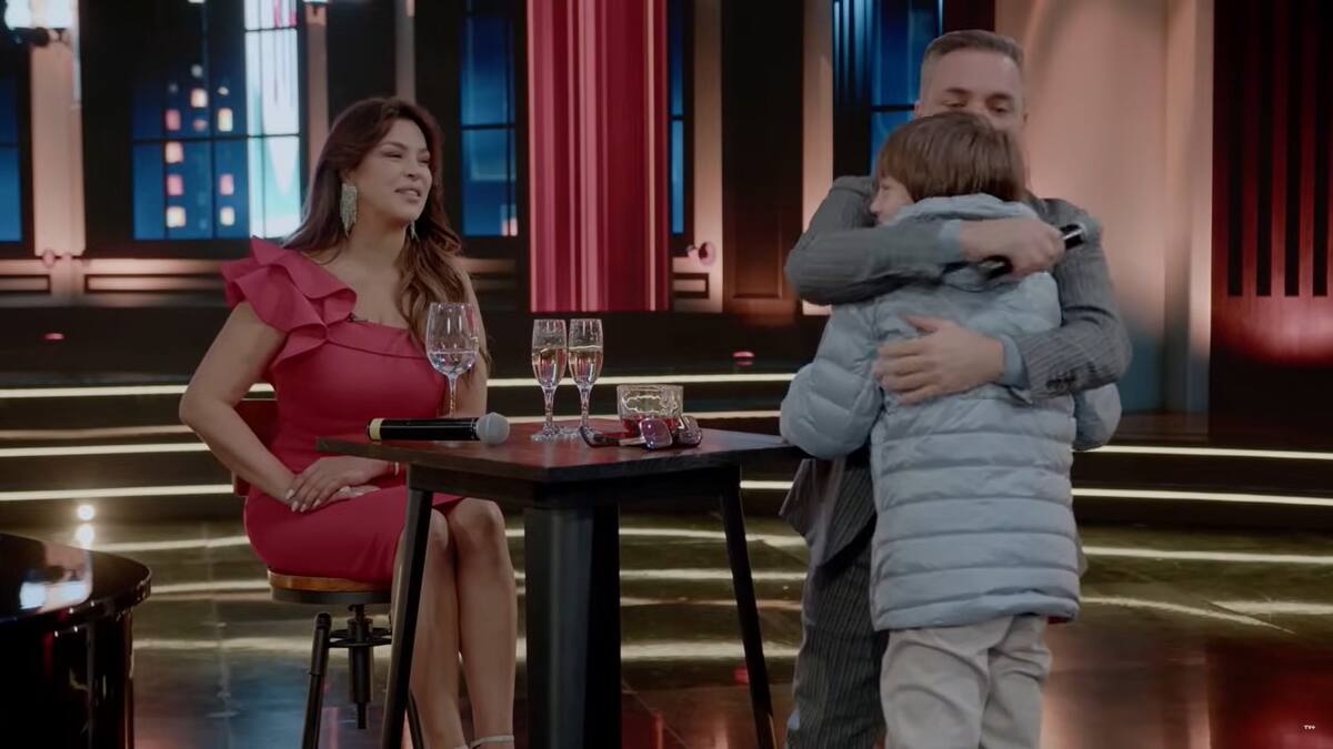 Lorenzo Marocchino junto a su mamá y Lucho Jara