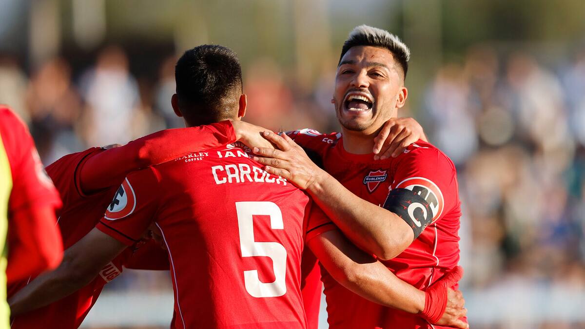 Ñublense aseguró a su capitán: Lorenzo Reyes renovó su contrato por todo 2025