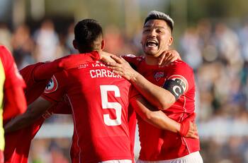 Ñublense aseguró a su capitán: Lorenzo Reyes renovó su contrato por todo 2025