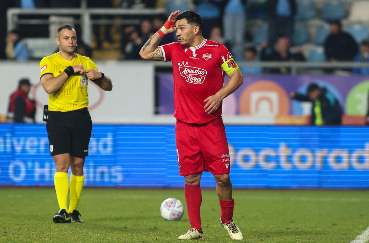 Lorenzo Reyes se culpa por la eliminación de Ñublense tras errar increíble penal: “Les fallé a todos”