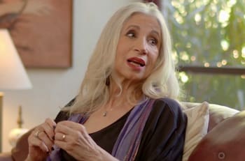 Con un bar en forma de globo terráqueo y una mesa especial para sus libretos: Así es la casa de Loreto Valenzuela