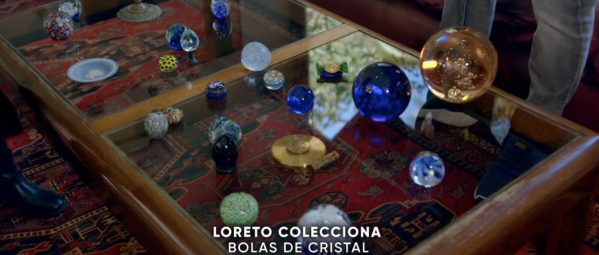 Su colección de bolas de cristal. Créditos: Canal 13.