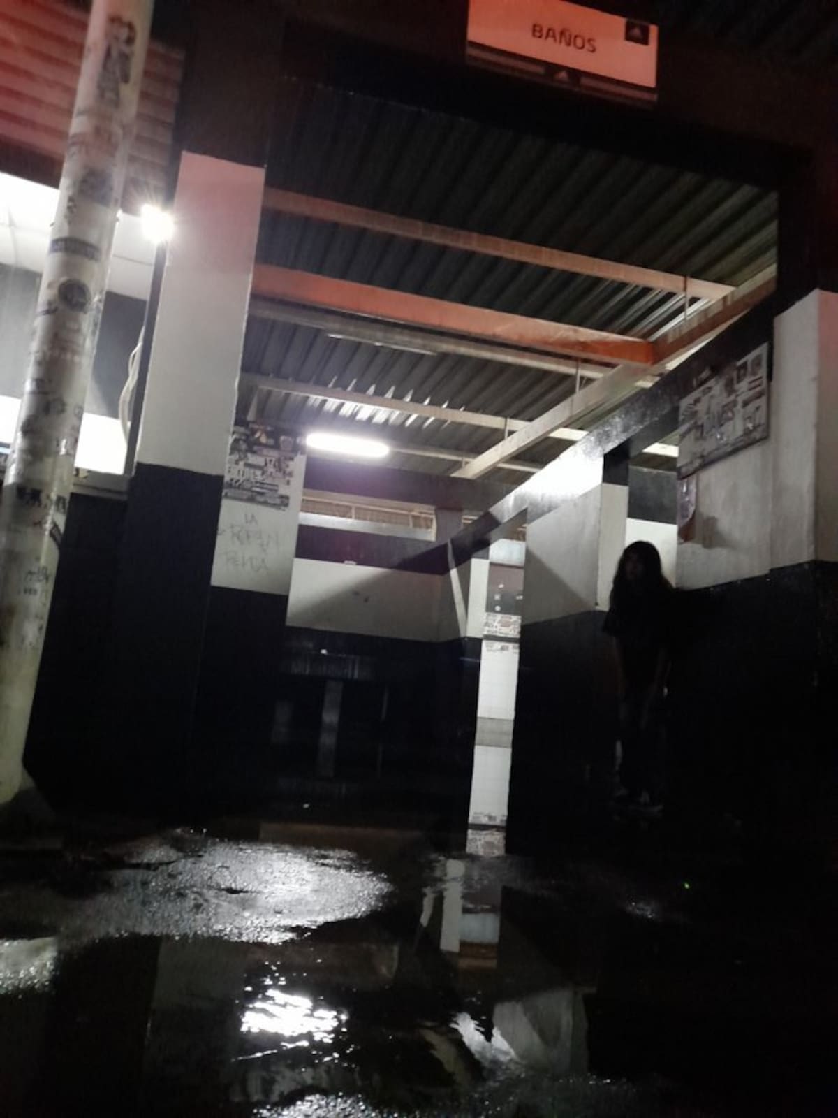 Los baños del Monumental están en muy mal estado (Foto: @el_avecilla)