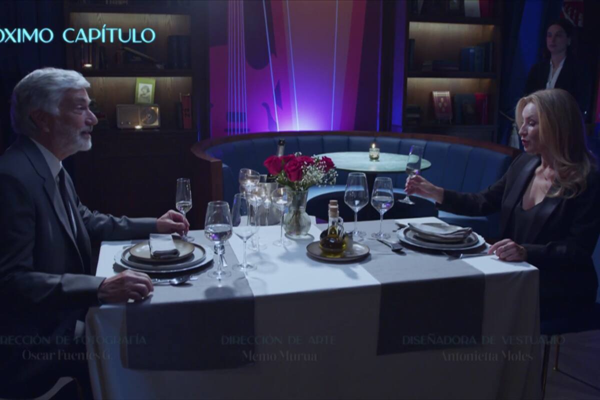 Raimundo y Miranda reservará todo un restaurante para él y su secretaria.