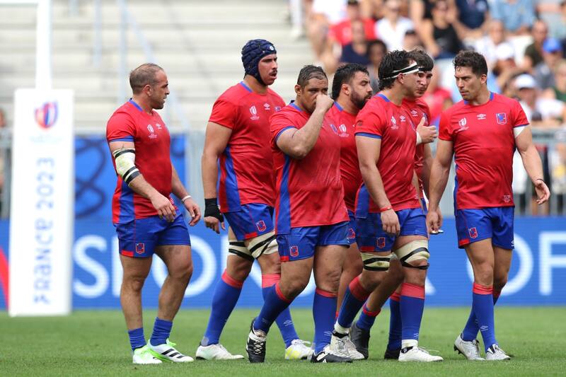 aseguran que el rugby no rompe las canchas de fútbol. Aton