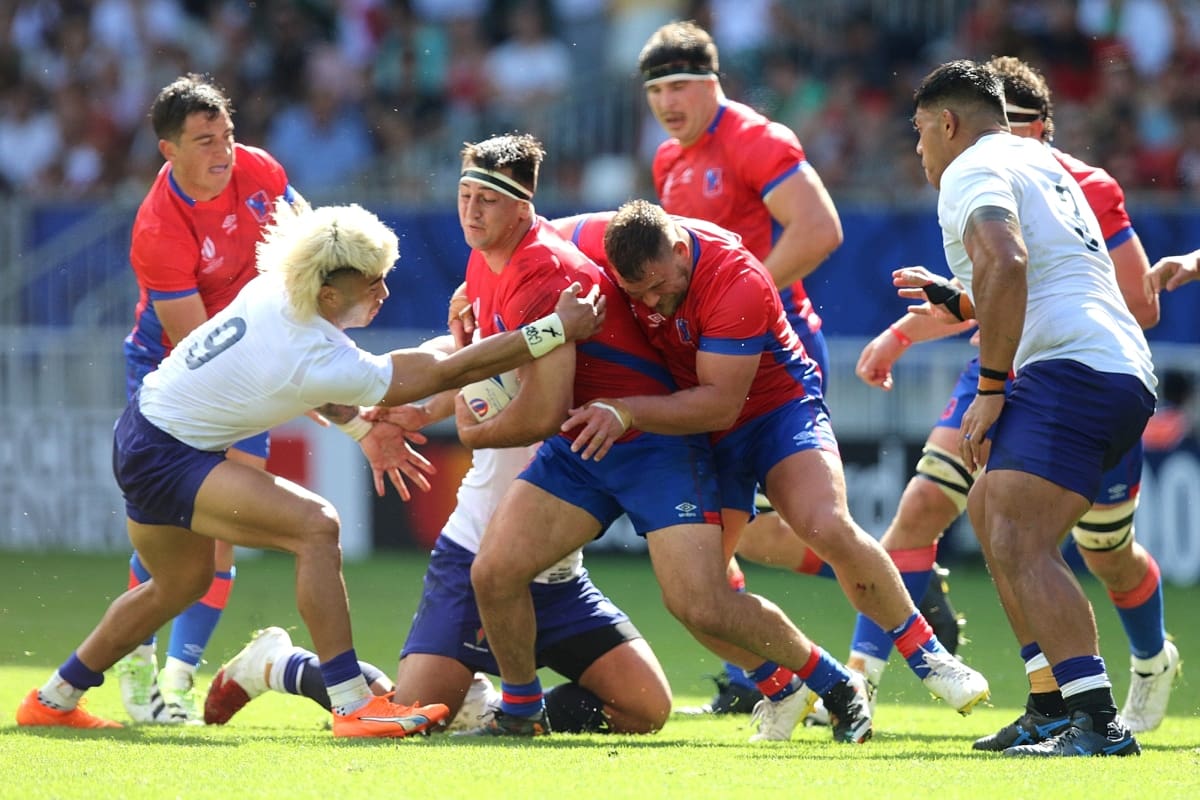 Los Cóndores aseguran que el rugby no rompe las canchas de fútbol. Aton