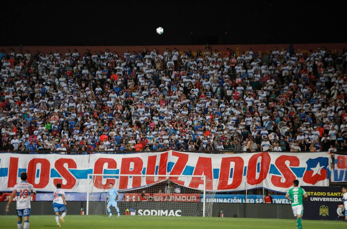 Jorge Ortiz lamenta jugar a estadio vacío y advierte a la barra de la UC: “Empiecen a portarse bien”