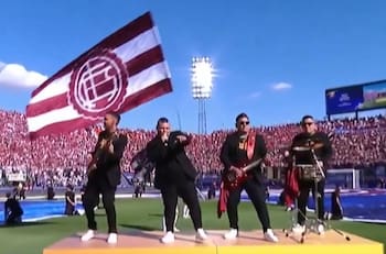 VIDEO | ¿Traición? Grupo argentino homenajeó a Lanús en Copa Sudamericana con canción dedicada a la U