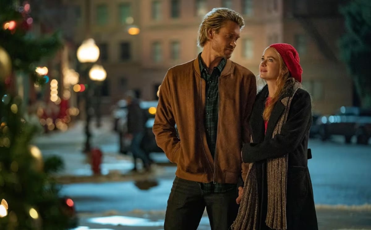 Chad Michael Murray es Luke y Britt Robertson es Ashley en "Los Festivos Caballeros".