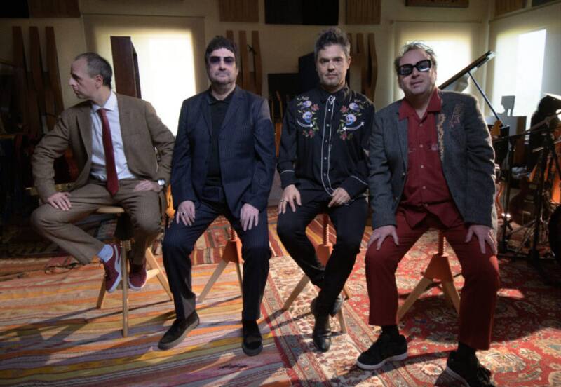 Los Tres presentan su nuevo EP "Revuelta".