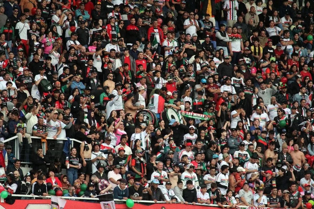 Los hinchas de la "Lamparita" llegaron en masa al Ester Roa. Crédito: Lota Schwager