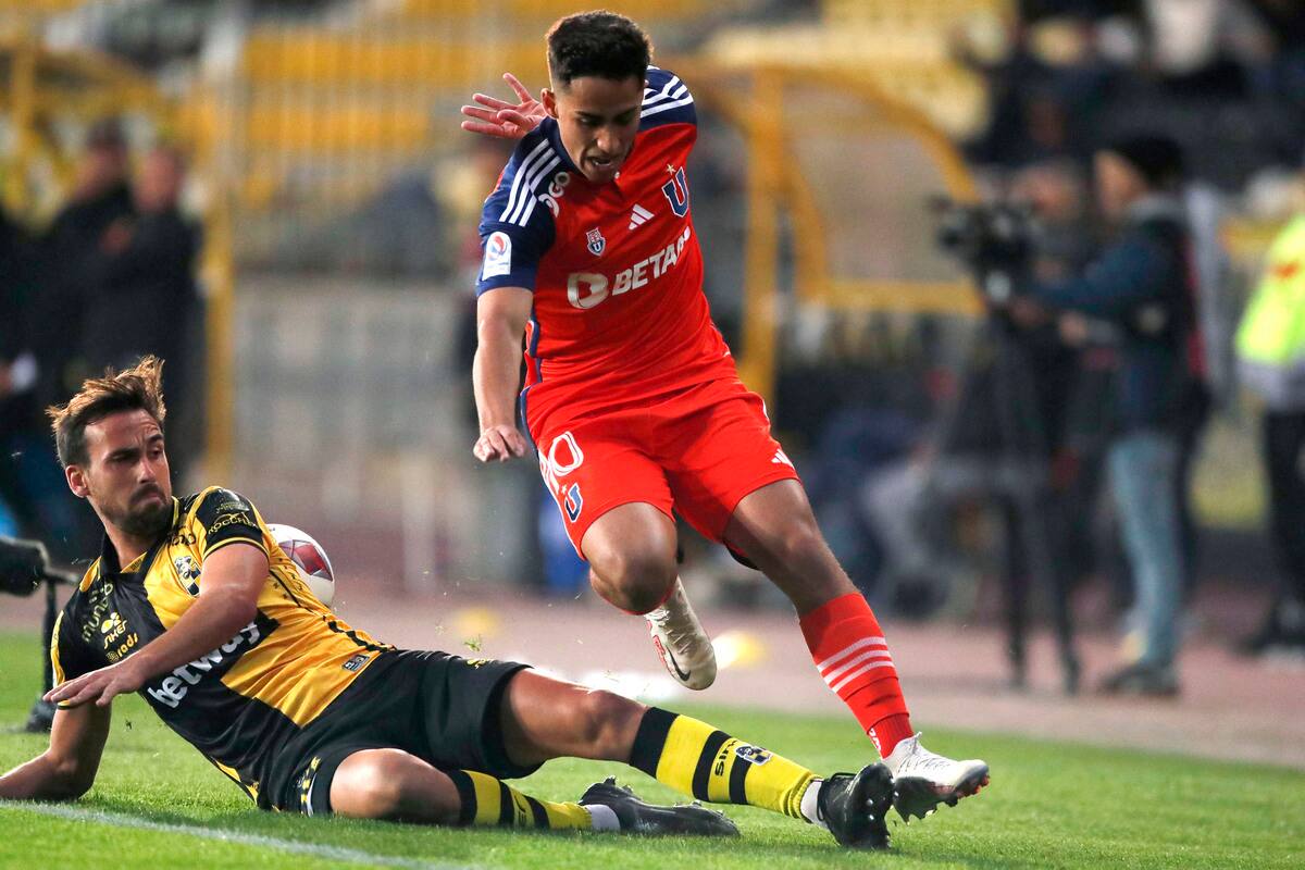 Lucas Assadi fue titular en la derrota de la Universidad de Chile ante Coquimbo Unido. Crédito: Agencia Aton.