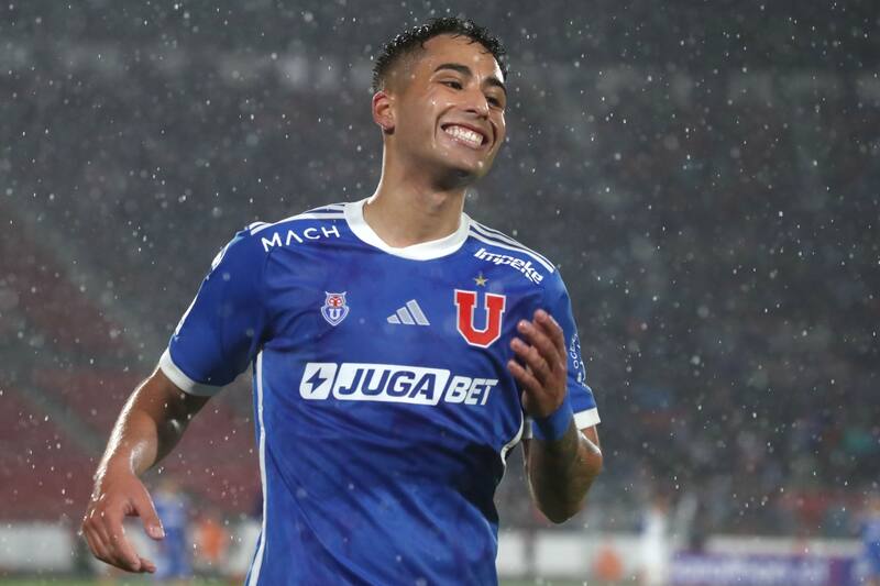 podría estar viviendo sus últimos días como jugador de la U. Foto: Agencia Aton.