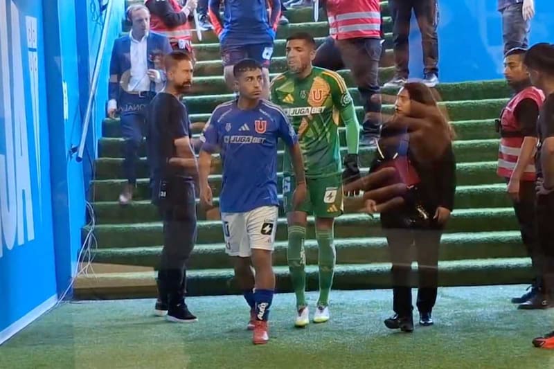 Los gestos del jugador solo trajeron tres partidos de castigo. Foto: Captura La Voz Azul