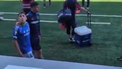VIDEO | ¡Pueden castigarlo! Lucas Assadi escupió a hinchas de la UC que lo insultaron