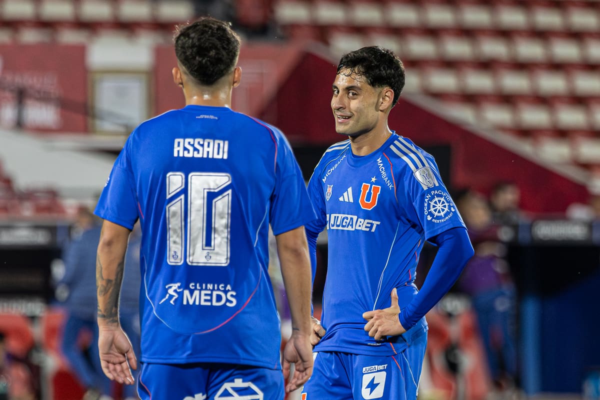 Lucas Assadi y Javier Altamirano en el duelo frente a Lanús por Copa Sudamericana. Foto: Felipe Escobedo