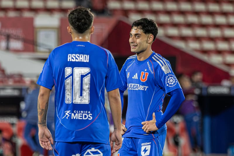 Lucas Assadi y Javier Altamirano en el duelo frente a Lanús por Copa Sudamericana. Foto: Felipe Escobedo