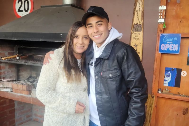 tienen una estrecha relación y no tienen miedo de hacerla notar por redes sociales.