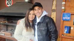 Familia unida: Madre y polola de Lucas Assadi posan juntas en despedida de soltera