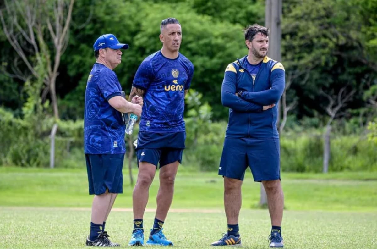 “En algún momento voy a volver para dirigir a Colo Colo; a la U no, me vinieron a buscar como jugador y no lo hice”