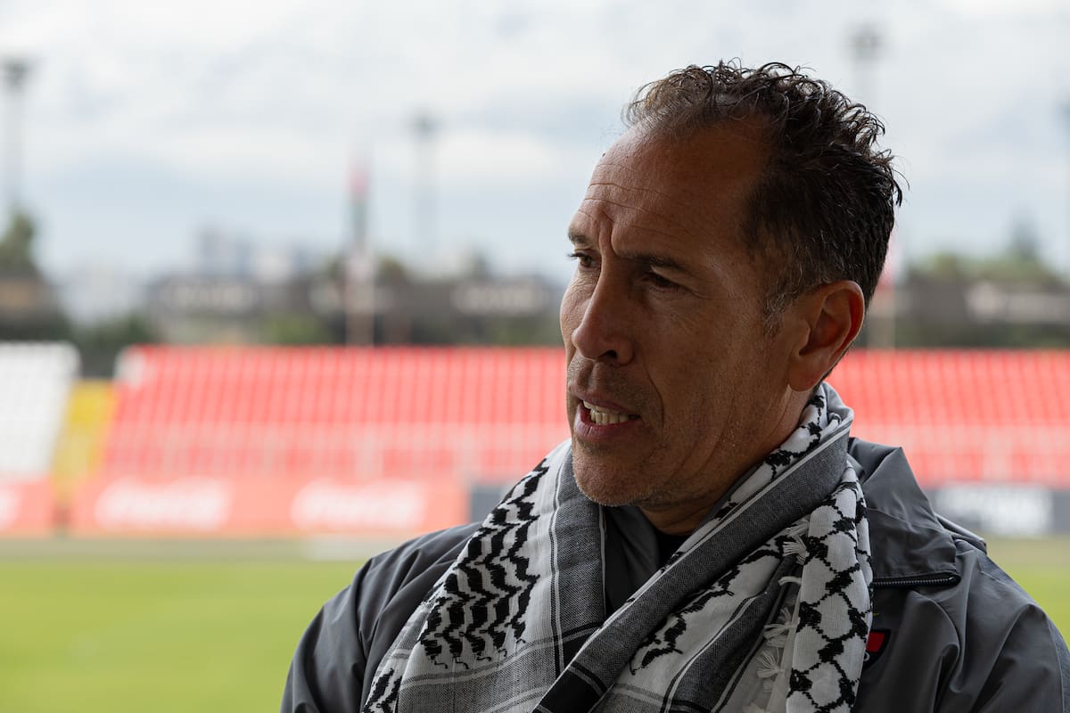 "Conocía al detalle cuáles eran mis limitaciones y pude hacer una carrera futbolística de 18 años como profesional". Foto: Felipe Escobedo