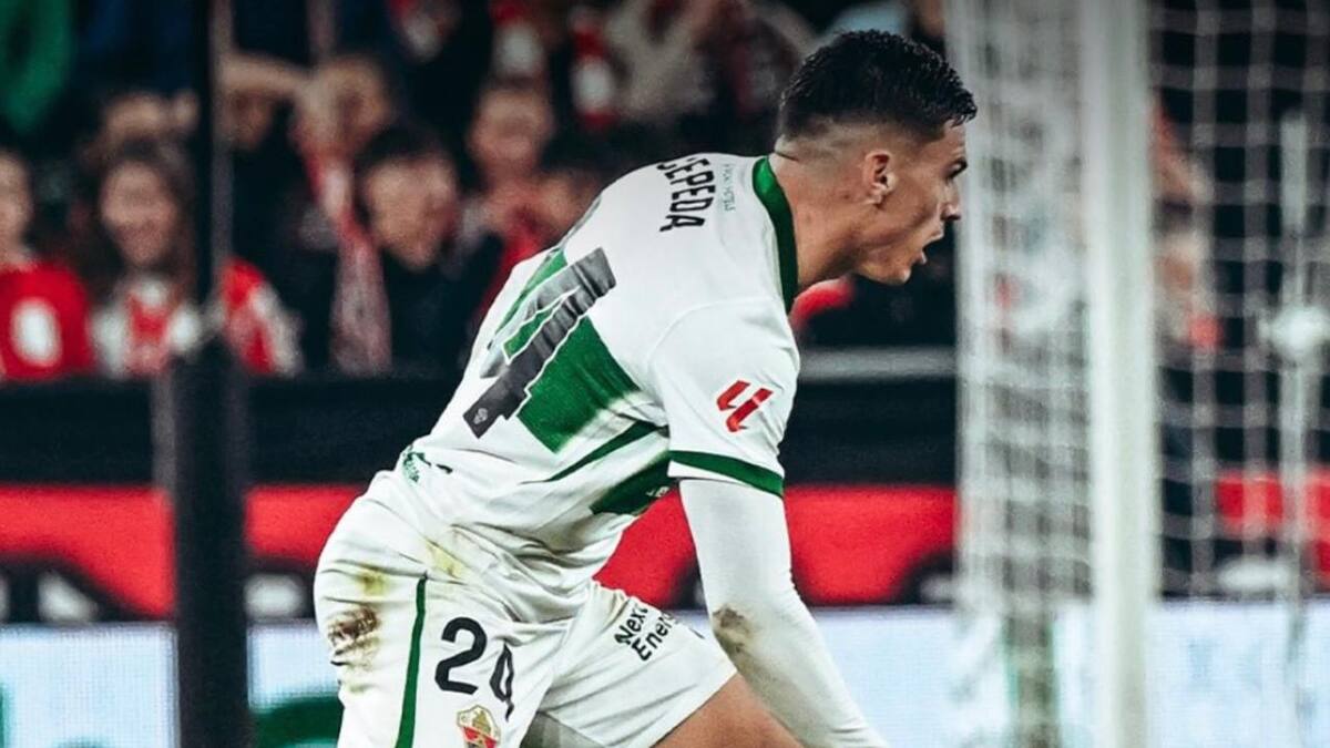 A pesar de la derrota del Elche: Lucas Cepeda es destacado en España: “No paró de correr”