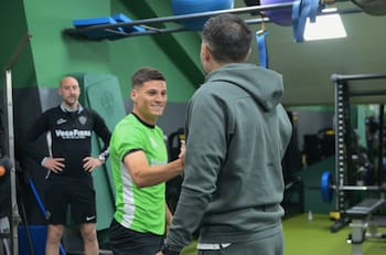 VIDEO | “Vamos que viene el Barça”: Así sorprendió el DT del Elche a Lucas Cepeda